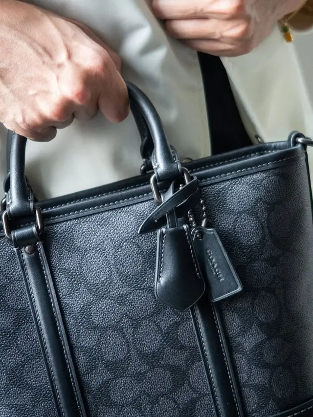 Coach Men Hadirkan Koleksi Tas Ikonis untuk Pria Modern (photo by instagram.com)
