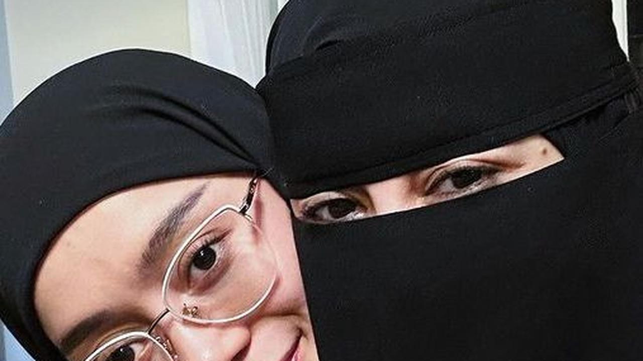 Momen Ummi Pipik Ikut Gemas saat Momong Abang L Anak Lesti Kejora, Diajari Berdoa Sebelum Makan