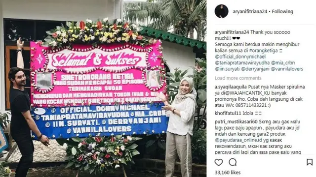Donny Michael dan Aryani terima karangan bunga (Instagram)