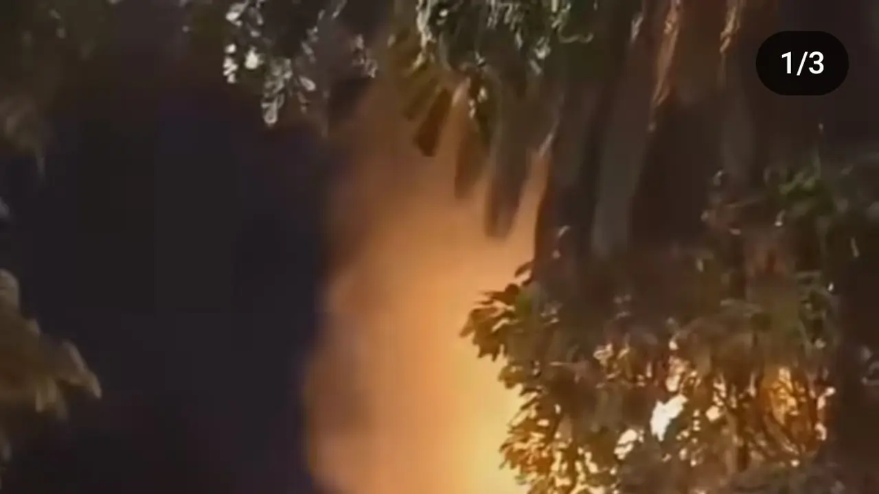 Kebakaran melanda stasiun pengisian bahan bakar umum (SPBU) di kawasan Galur, Johar Baru, Jakarta Pusat