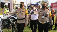 Irwasda Kombes Pol Untung Sudarto bersama Dirlantas Polda Jateng Kombes Pol Agus Suryonugroho mengecek kesiapan pasukan usai Gelar Pasukan Operasi Keselamatan Lalu lintas Candi 2022 di halaman Polda Jateng, (Foto : Titoisnau)