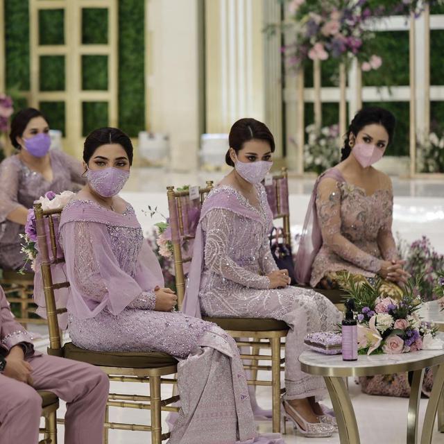 Tak Jaga Jarak, 6 Artis Ini Tetap Berhubungan Baik dengan Mantan Istri Suaminya