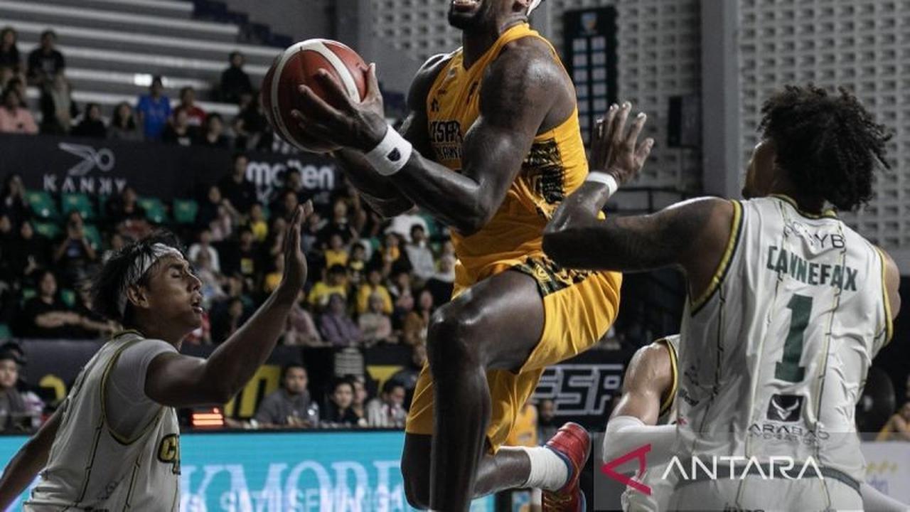 Tripoin Krusial Avan Seputra Jaga Tren Kemenangan Kesatria Bengawan Solo di IBL