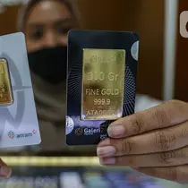 Sementara harga jual kembali atau buyback emas Antam naik Rp 2.000 dari perdagangan kemarin menjadi Rp 1.243.000 per gram. (Liputan6.com/Angga Yuniar)