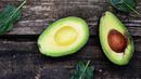 Selain tinggi vitamin E, alpukat juga kaya akan zat antioksidan yang bisa melindungi kulit. Alpukat juga bermanfaat untuk meregenerasi sel-sel kulit sehingga kulit Anda terlihat segar. (Istimewa)