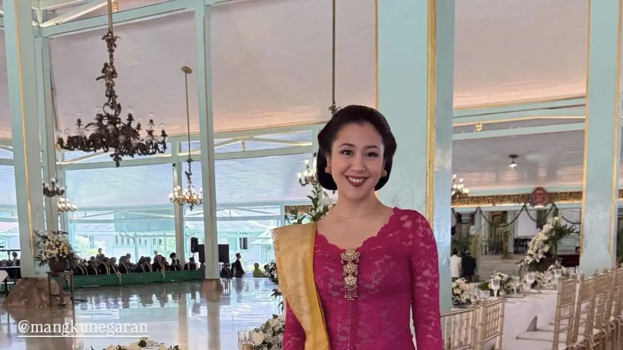 Sherina Munaf Hadir di Acara Sakral Pura Mangkunegaran Solo. [@sherinamunaf]