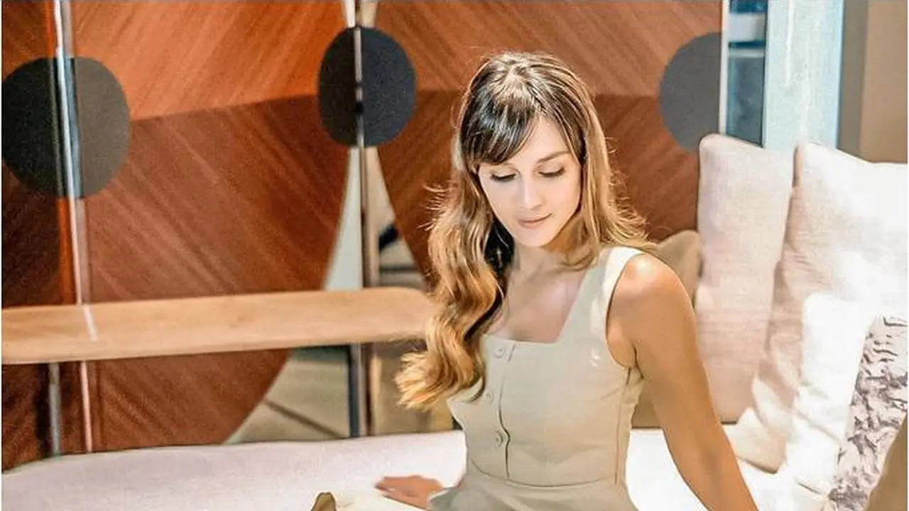 Pilihan Sandal Musim Panas dari Stuart Weitzman, Terinspirasi dari Hangatnya Sinar Matahari