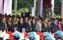 VIDEO: Gagah Prabowo Langsung Berdiri Beri Hormat Disapa Jokowi di HUT Polri