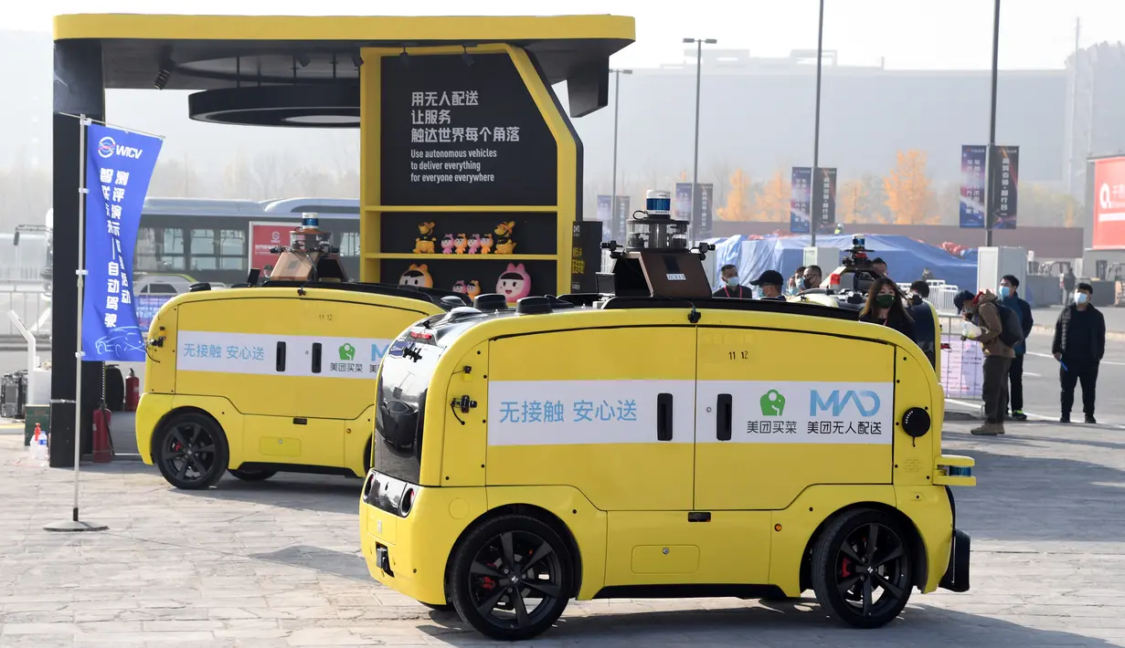 Kendaraan pengiriman otonomos dipamerkan dalam Konferensi Kendaraan Teknologi Cerdas Dunia 2020 di Beijing, China, 12 November 2020. Konferensi yang berlangsung selama tiga hari tersebut dibuka pada Rabu (11/11). (Xinhua/Ren Chao)