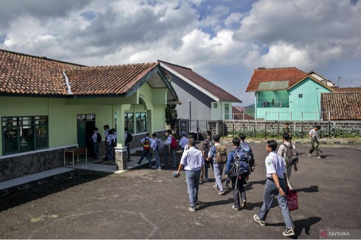 Pemerintah Kaji Program Bina Siswa Bermasalah di Barak Militer