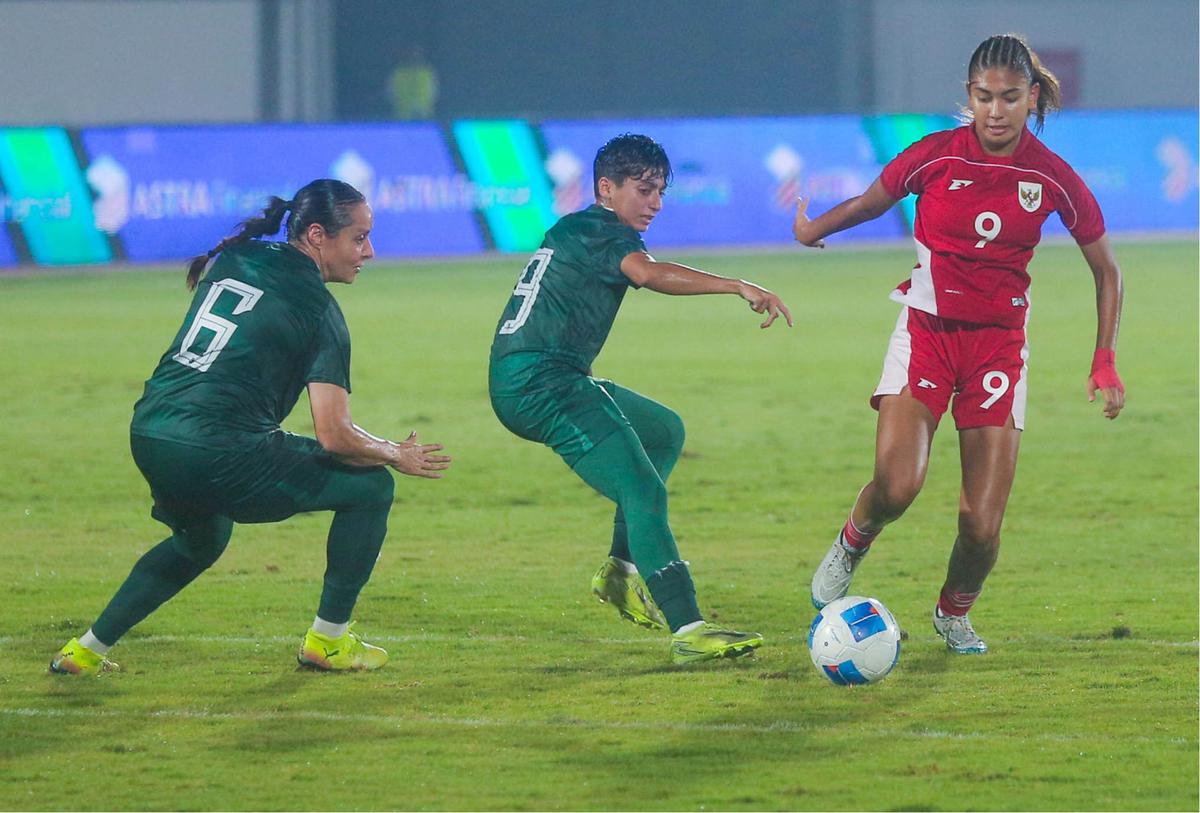 FOTO: Kalah dari Pakistan, Peluang Timnas Putri Indonesia ke Piala Asia 2026 Menipis
