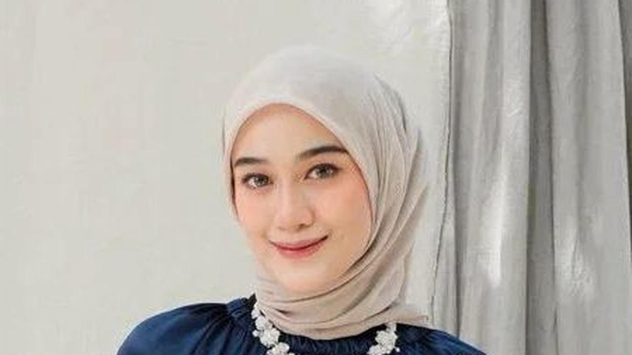 Warna Navy, Biru Gelap yang Elegan