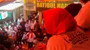 Disambut antusias, Rano Karno mengucapkan terima kasih kepada para warga Lenteng Agung. (merdeka.com/Arie Basuki)