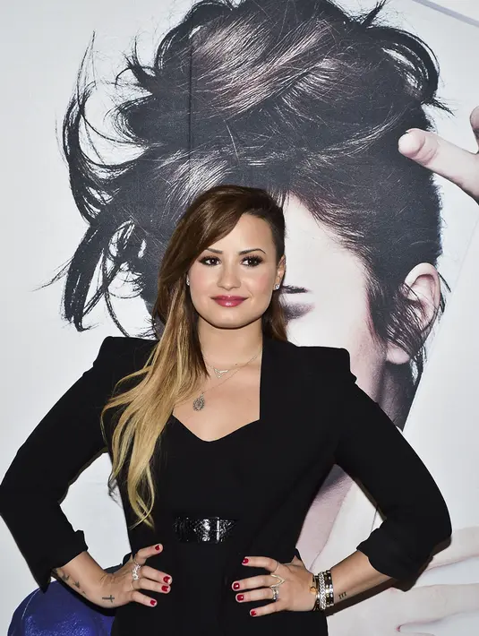 Demi Lovato menginginkan Ed Sheeran tampil pada upacara pernikahannya. Ed Sheeran tak tampil sendiri, ia sepertinya akan tampil bersama beberapa nama artis ternama dunia. (Bintang/EPA)