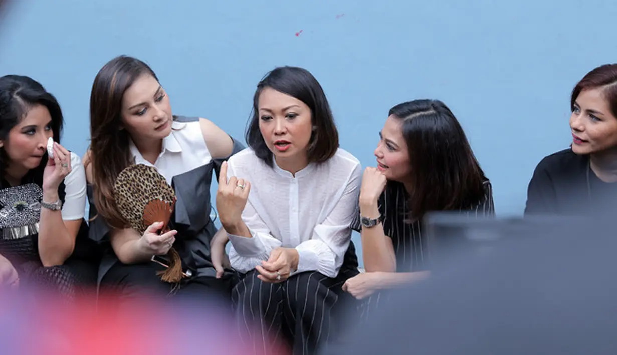 Ditemui di kawasan Tendean, Jakarta Selatan, beberapa waktu lalu, Ersa Mayori sebagai salah satu anggota geng menceritakan kisah terbentuknya geng mama sederhana ini yang sudah berusia puluhan tahun. (Deki Prayoga/Bintang.com)