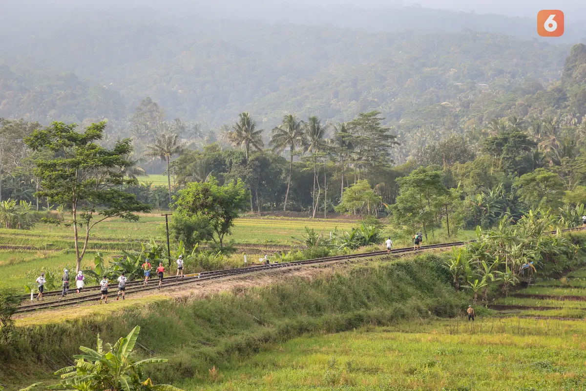 Foto: Sensasi Berlari Menyusuri Rel Kereta Api Antik, MesaStila Rails to Trails 2022 Jadi Salah Satu Lari Lintas Alam Paling Unik