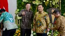 Menteri Pertahanan Indonesia, yang juga merupakan Presiden terpilih untuk 2024-2029, Prabowo Subianto (kedua kanan) bersama pemimpin Singapura berikutnya, Lawrence Wong (kedua kiri) usai pertemuan di Istana Kepresidenan Bogor, Jawa Barat, 29 April 2024. (BAY ISMOYO/AFP)