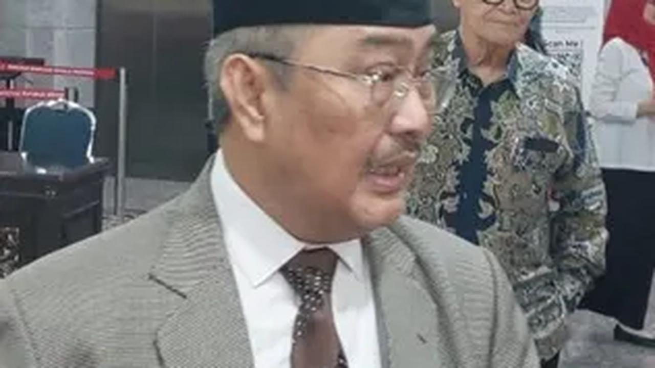 Namun Jimly menegaskan kata-katanya hanya bercanda. "Ini joke," tegasnya.