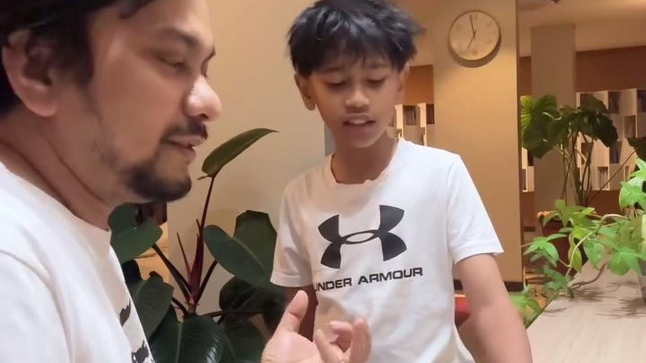 8 Potret Anak Lelaki Tompi yang Punya Suara Merdu, Begini Momen saat Berlatih Dengan Sang Ayah