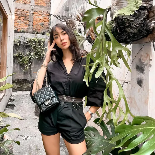 Beda Usia 15 Tahun, Ini 6 Potret Baby Jovanca Pacar Baru Adilla Dimitri