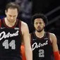 Pemain Detroit Pistons Bojan Bogdanovic dan Cade Cunningham tertunduk lesu usai kalah 27 kali beruntun di NBA (AP)