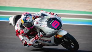 Veda Ega Pratama pada kualifikasi Moto3 Brasil 2026. (Honda Team Asia)