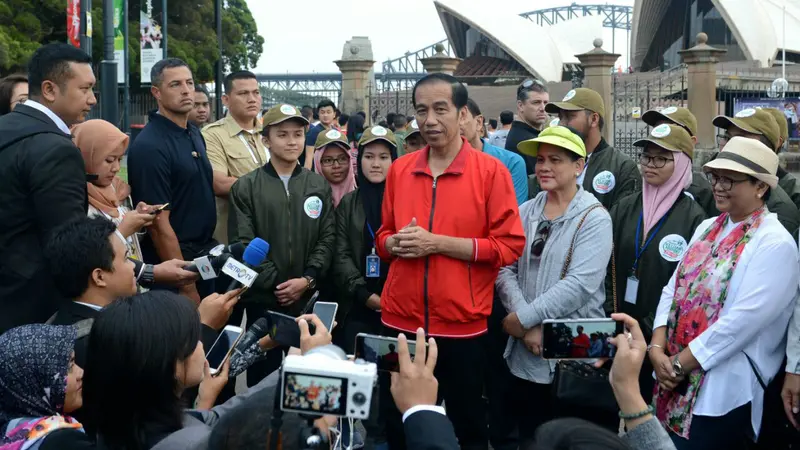 Presiden Jokowi bersama para pelajar Indonesia di Royal Botanic Garden, Australia