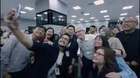 Tim Cook Kunjungi Apple Developer Academy di Jakarta, Bertemu Pengembang Muda Berbakat dan Aplikasi Inspiratif. (Doc: Apple)