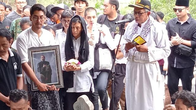Suasana permakaman. (Foto: Wisnu Wardhana)