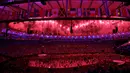 Pesta kembang api ikut memeriahkan Olimpiade 2016 di Rio de Janeiro, Brasil, (5/8). Di hadapan 50 ribu penonton pesta kembang api warna-warni menambah semarak Olimpiade 2016. (REUTERS/Adrees Latif )