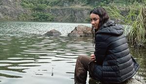 Dalam Dusun Mayit, Ersya Aurelia sebagai Nita yang diduga menjadi biang kerok konflik. Salah satu lokasi syutingnya di Gunung Welirang, Malang, Jawa Timur. (Foto: Dok. Instagram @ersyaurel)