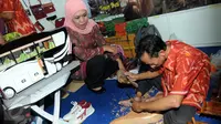 Mensos Khofifah Indar Parawansa menghadiri pembukaan Gebyar Karya Penyandang Disabilitas dan Pelayanan Sosial Terpadu di Gedung Kementerian Sosial, Jakarta, Selasa (1/12/2015). (Liputan6.com/Helmi Afandi)