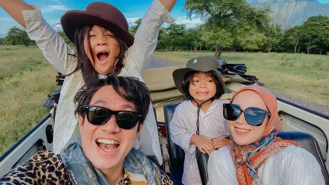 Potret keseruan liburan Melki Bajaj bersama keluarga di Banyuwangi.