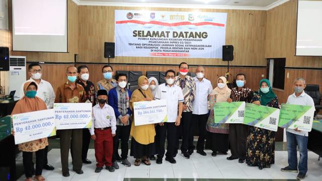 Pastikan Implementasi Inpres 2/2021, Tim KSP dan BPJS Ketenagakerjaan Tinjau Langsung Implementasi di Wilayah Sumatera Utara