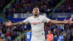 1. Lucas Ocampos - Ocampos akan menjadi ancaman serius bagi lini pertahanan Inter Milan pada laga final Liga Europa nanti. Pasalnya, pemain berusia 26 tahun ini memiliki kemampuan apik dalam membobol gawang lawan dan merupakan top skorer sementara Sevilla dengan torehan 17 gol. (AFP/Javier Soriano)