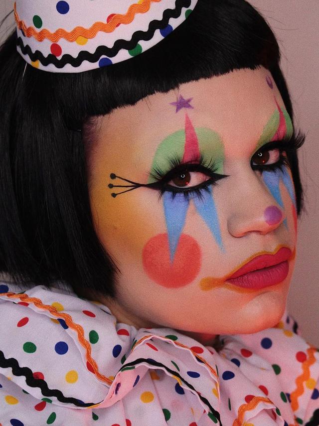 Beauty Influencer yang Terkenal Punya Skill Makeup Unik