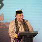 Menteri Koordinator Bidang Perekonomian Airlangga Hartarto menyampaikan sambutan dalam Haul Almarhumin Sesepuh dan Warga Pondok Buntet Pesantren 2022 di Cirebon, Jawa Barat, Sabtu (6/8/2022).