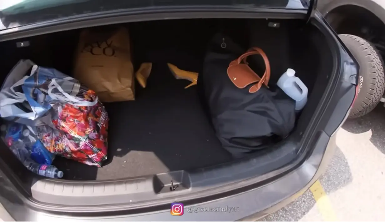 Seperti pada pertengahan bulan Juli lalu, Gisea Cindy mendapat tugas luar kota. Melihat di kanal Youtube-nya, ia di temani sang bunda bertugas selama seminggu di Montreal. [Youtube/Gisela Cindy]