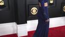 Taylor Swift berpose untuk fotografer di karpet merah ajang Grammy Awards 2023 di Crypto.com Arena, Los Angeles, AS, Senin (6/2/2023) pagi waktu Indonesia. Mantan Harry Styles itu Penyanyi 33 tahun itu tampil dengan nuansa warna biru tengah malam dari kepala hingga ujung kaki.  (Photo by Jordan Strauss/Invision/AP)