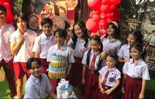8 Potret Gemas Anak Artis Nonton 'DILAN 1983: WO AI NI' dalam Seragam SD, Ada Cipung Hingga Arsy Hermansyah!
