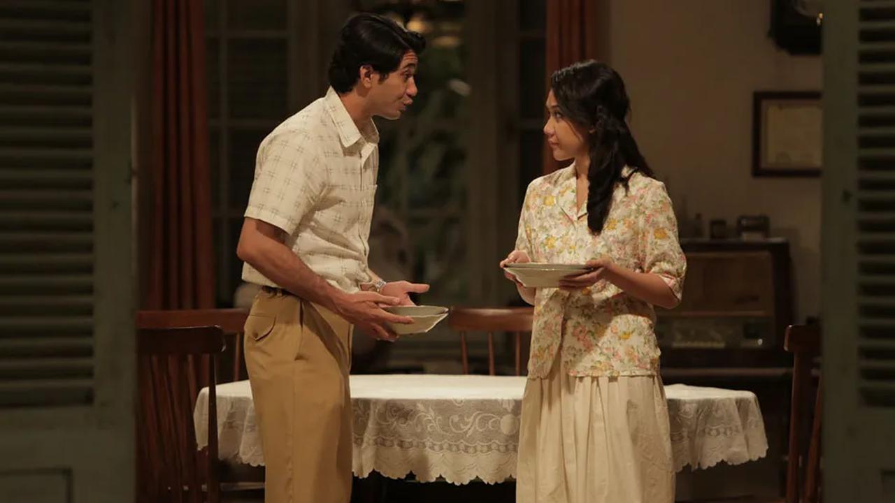 Kisah asmara Habibie dan Ainun dalam film ini menjadi daya tarik utama.(moviefreak.yess-online.com)