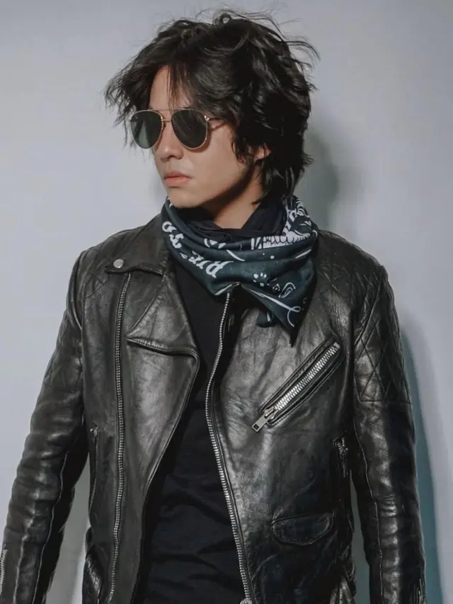 OOTD Angga Yunanda dengan Baju Hitam