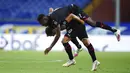 Pemain AC Milan, Hakan Calhanoglu, melakukan selebrasi bersama Rafael Leao usai mencetak gol ke gawang Sampdoria pada laga Serie A di Stadion Luigi Ferraris, Rabu (29/7/2020). AC Milan menang 4-1 atas Sampdoria. (Spada/LaPresse via AP)