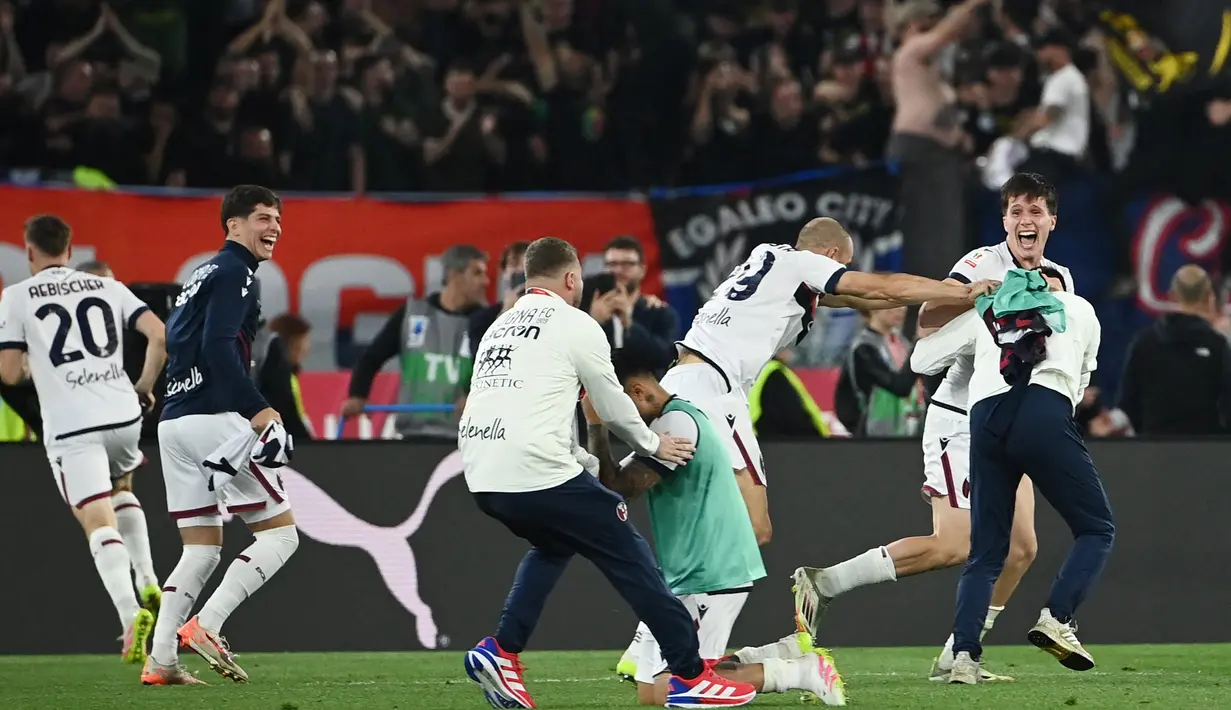 Bologna sukses mengukir sejarah dengan merengkuh gelar juara Coppa Italia 2024/2025. (Isabella BONOTTO/AFP)
