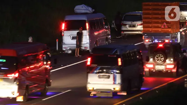 Beristirahat di Pinggir Jalan Tol