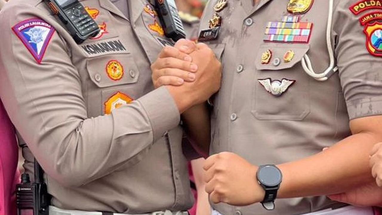 Potret Gagah AKBP Erik Bangun Bareng Keluarga Dibanjiri Pujian 'Semoga di Tahun 2024, Kami Bisa Lebih Baik dan Bersyukur