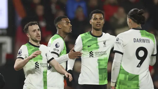 FOTO Liverpool Gasak Bournemouth