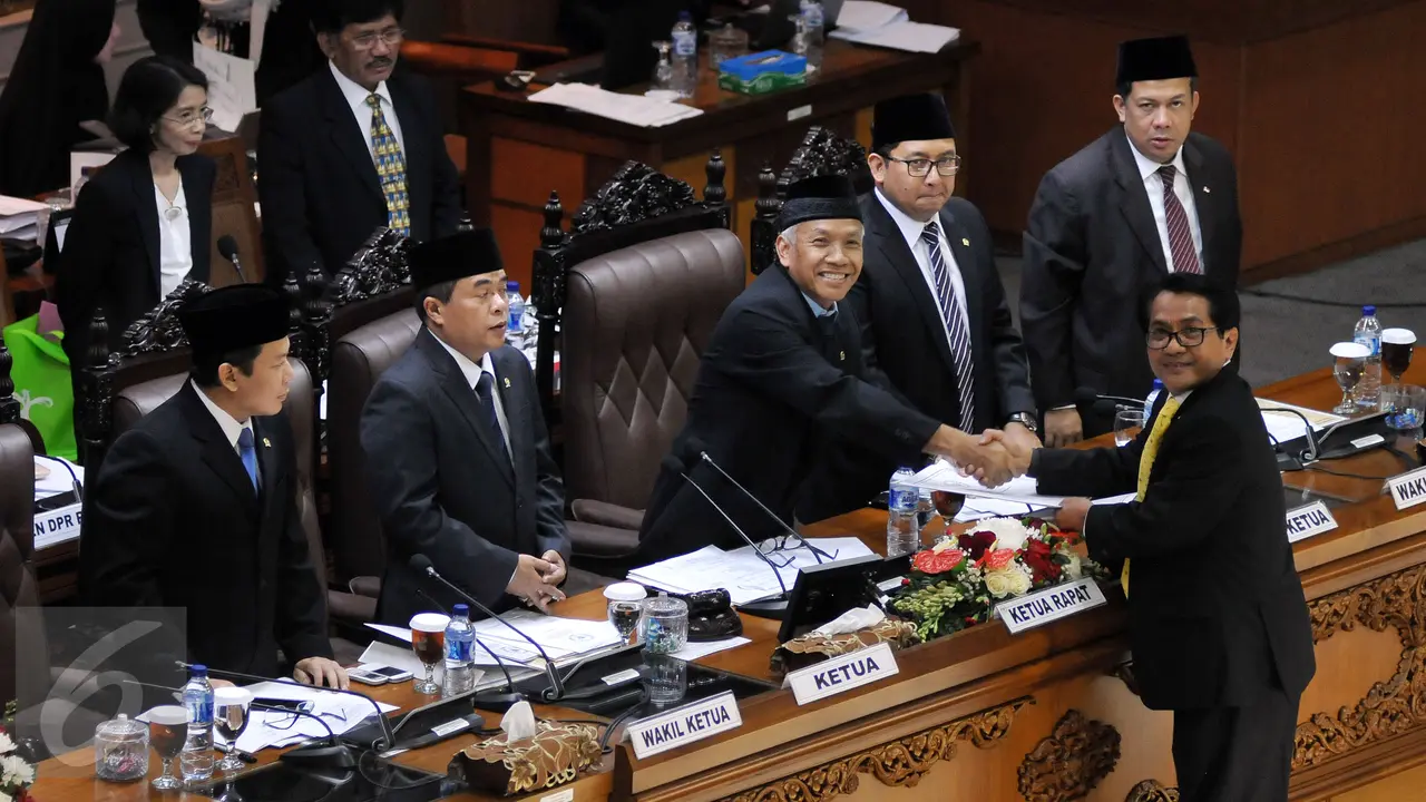 20160728-Sidang Paripurna Sahkan RUU Paten dan Bentuk Pengawas Vaksin Palsu