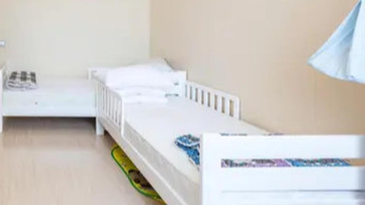 5 Model Kamar Tidur Minimalis Ukuran Kecil untuk 2 Kasur, Cocok untuk Anak Kembar