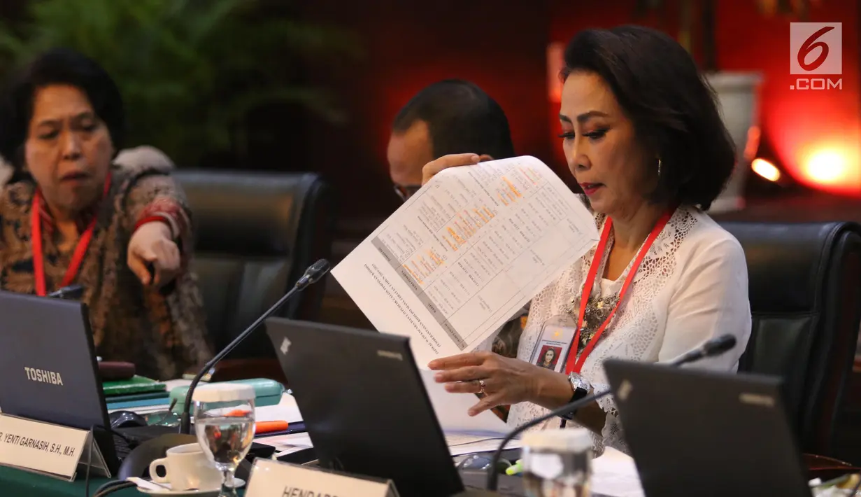 Ketua Pansel Capim KPK Yenti Garnasih memimpin tes wawancara dan uji publik Calon Pimpinan Komisi Pemberantasan Korupsi (Capim KPK) periode 2019-2023 di Kementerian Sekretariat Negara, Kamis (29/8/2019). Enam orang capim KPK yang tersisa menjalani uji publik. (Liputan6.com/Angga Yuniar)